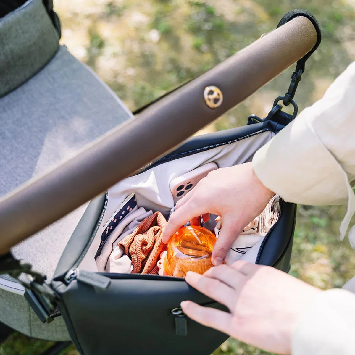 Done by Deer Stroller Bag Black - Image 6
