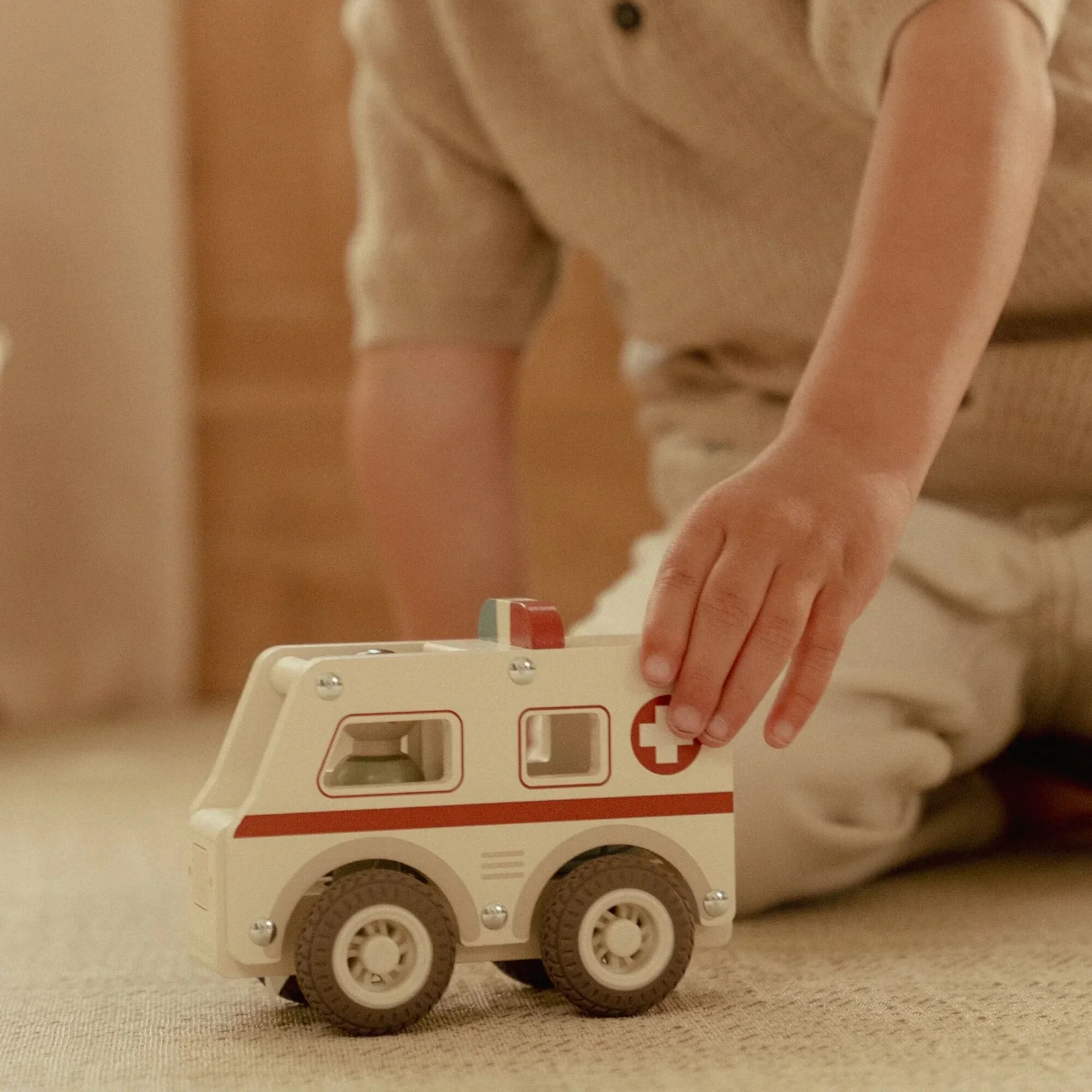 Little Dutch Wooden Ambulance - Image 10