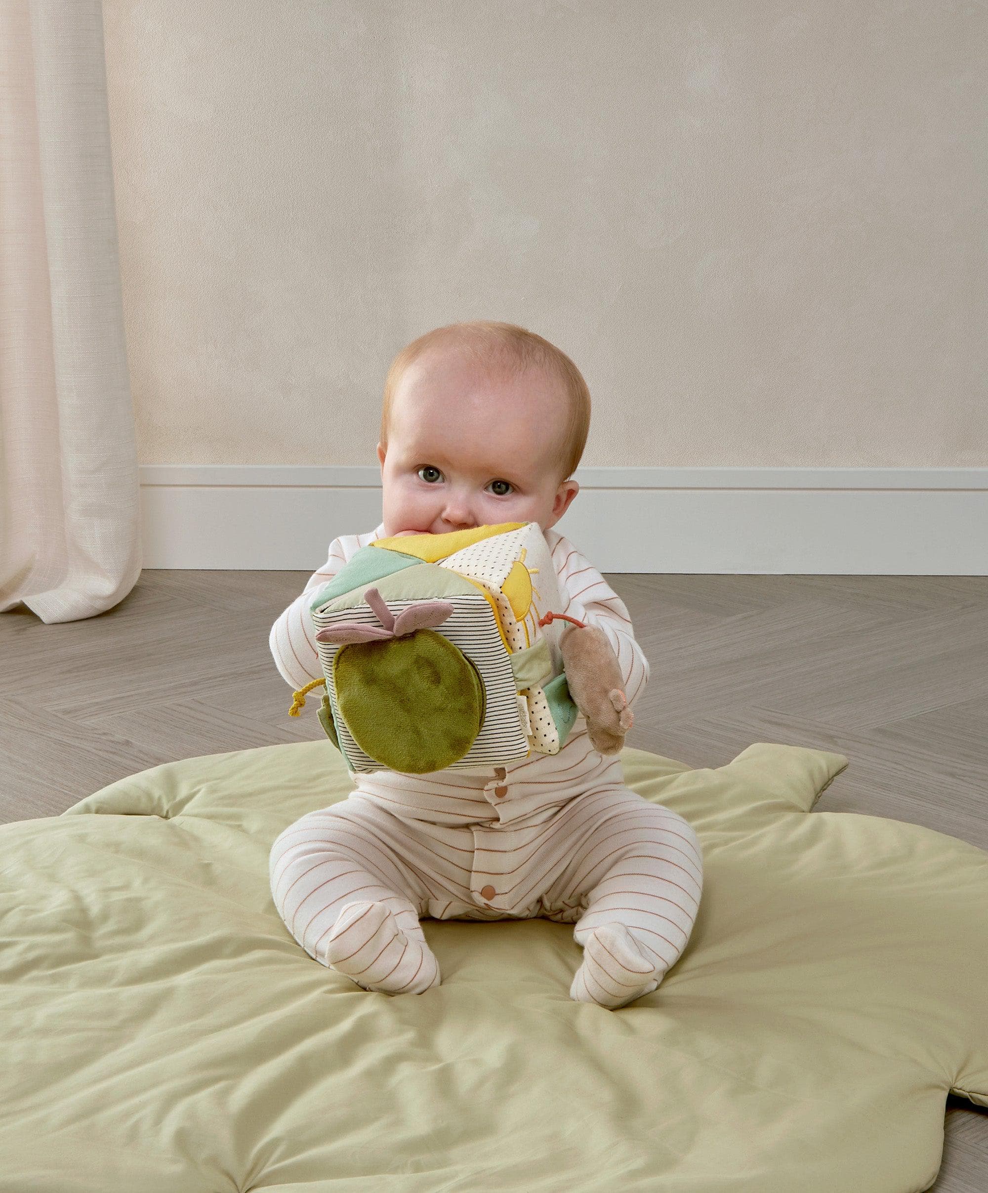 Mamas & Papas Folding Activity Cube - Image 4