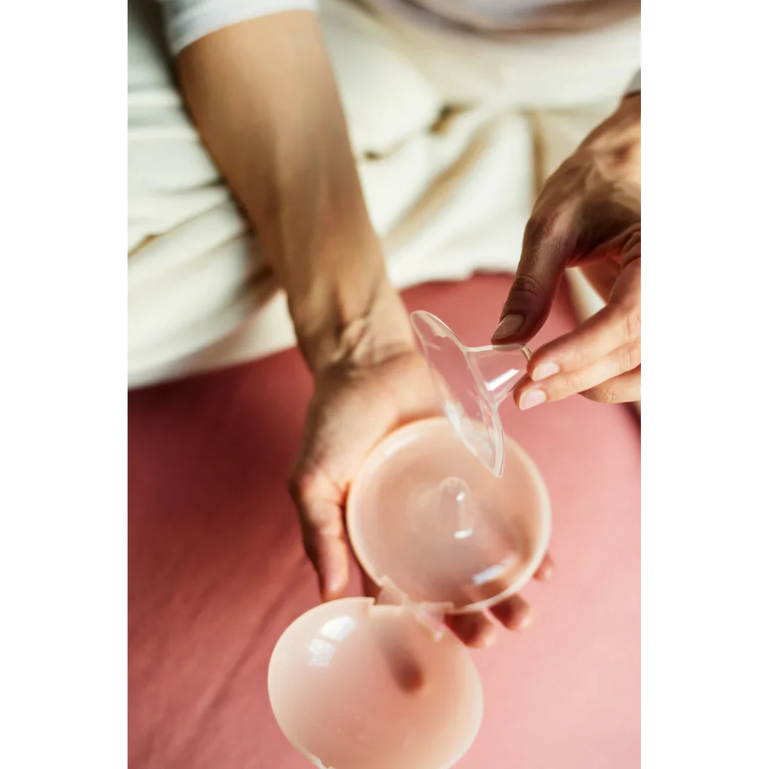 Suavinex Silicone Nipple Shields with Storage Box - M (24mm) - Image 3